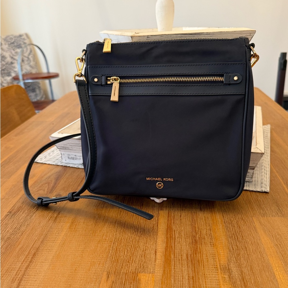 Michael Kors Jet Set Charm North South Crossbody in Navy